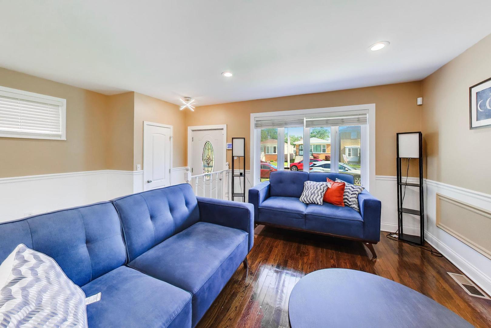 431 West 98th Street Chicago IL 60628