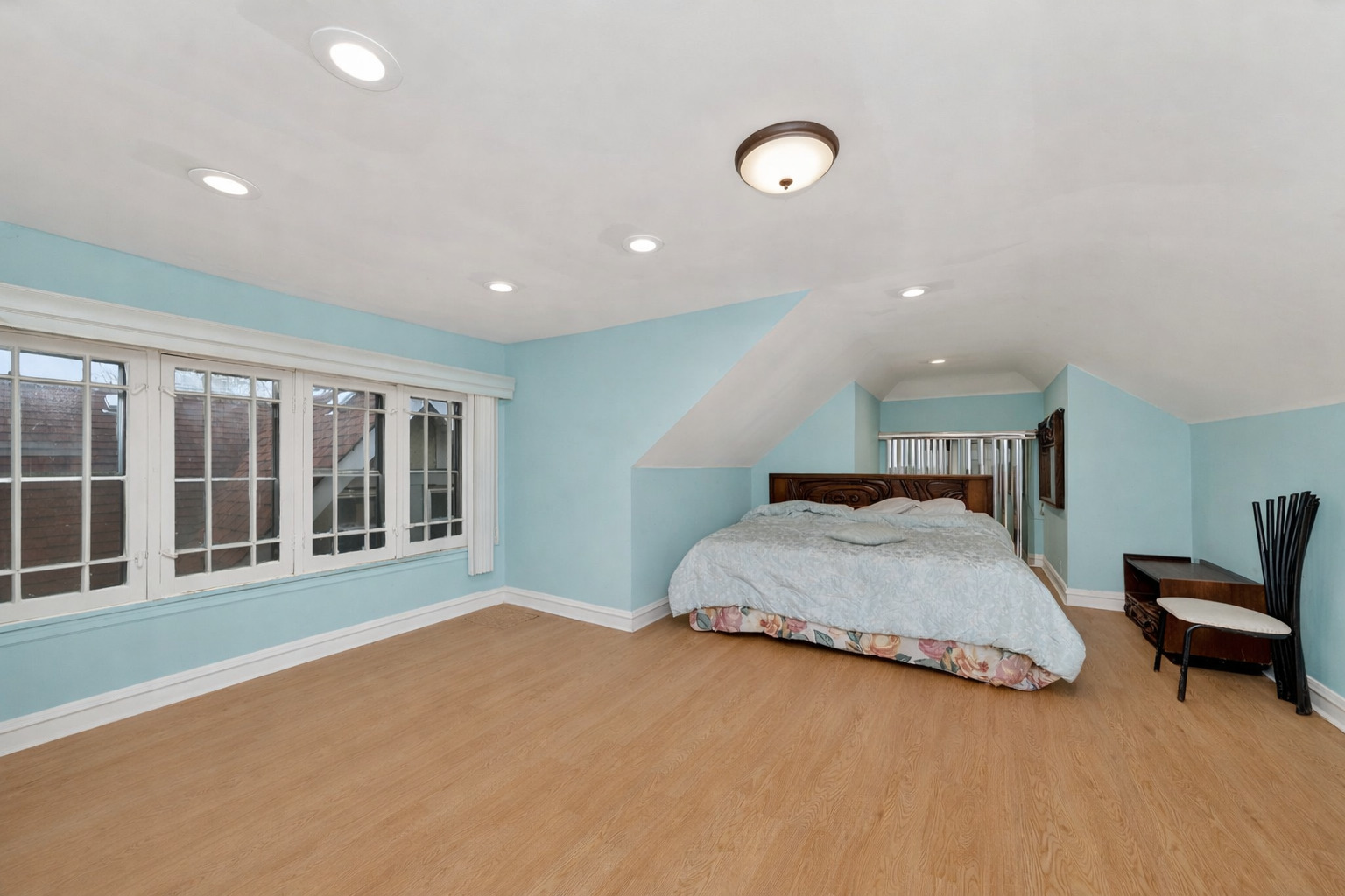 7717 South Luella Avenue Chicago IL 60649
