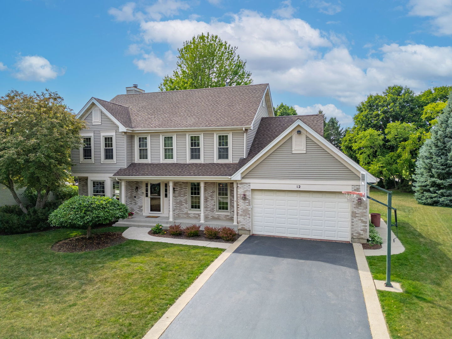 12 White Oak Court Algonquin IL 60102