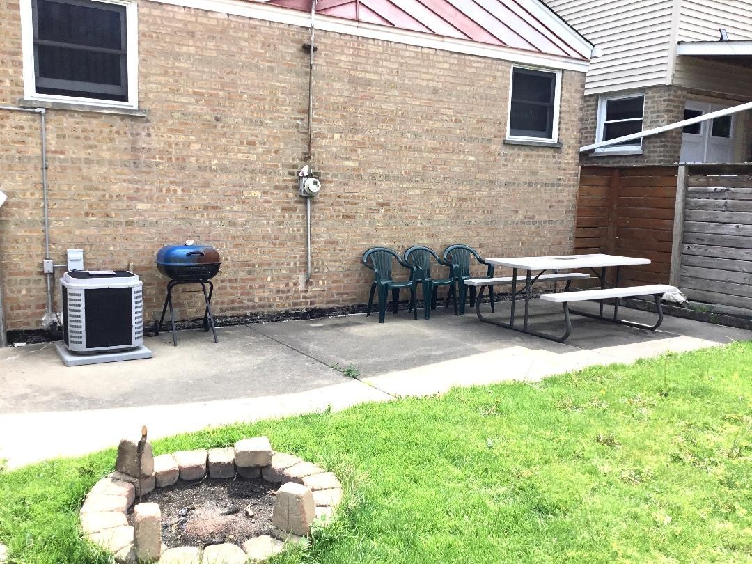 4812 South Leclaire Avenue Chicago IL 60638