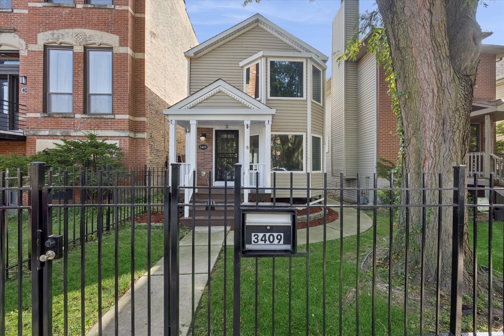 3409 South Indiana Avenue Chicago IL 60616
