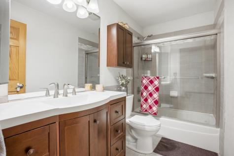 811 Westbury Drive Algonquin IL 60102