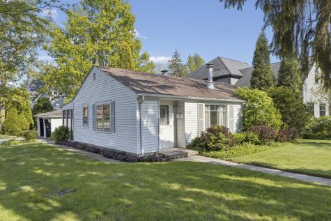 951 Hemlock Street Deerfield IL 60015