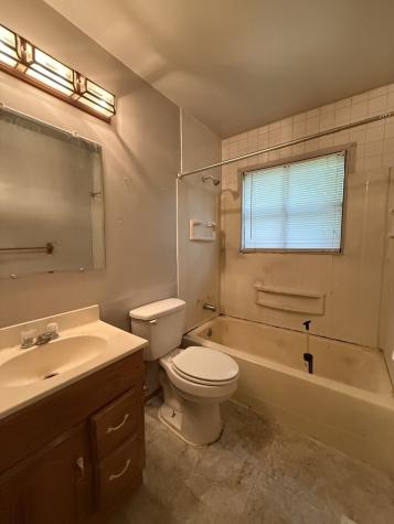 141 South Oakdale Avenue Kankakee IL 60901