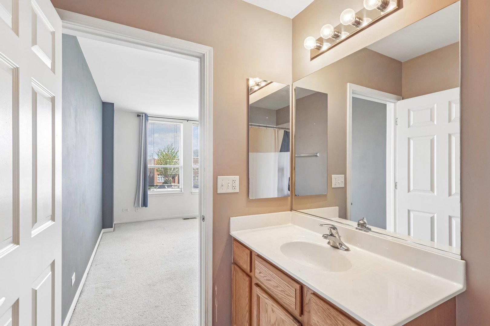 5241 West Galewood Avenue Chicago IL 60639
