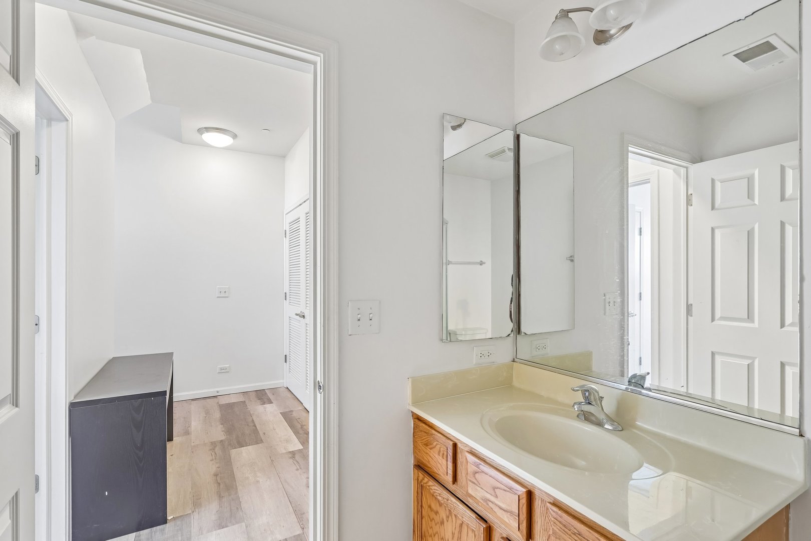 5241 West Galewood Avenue Chicago IL 60639