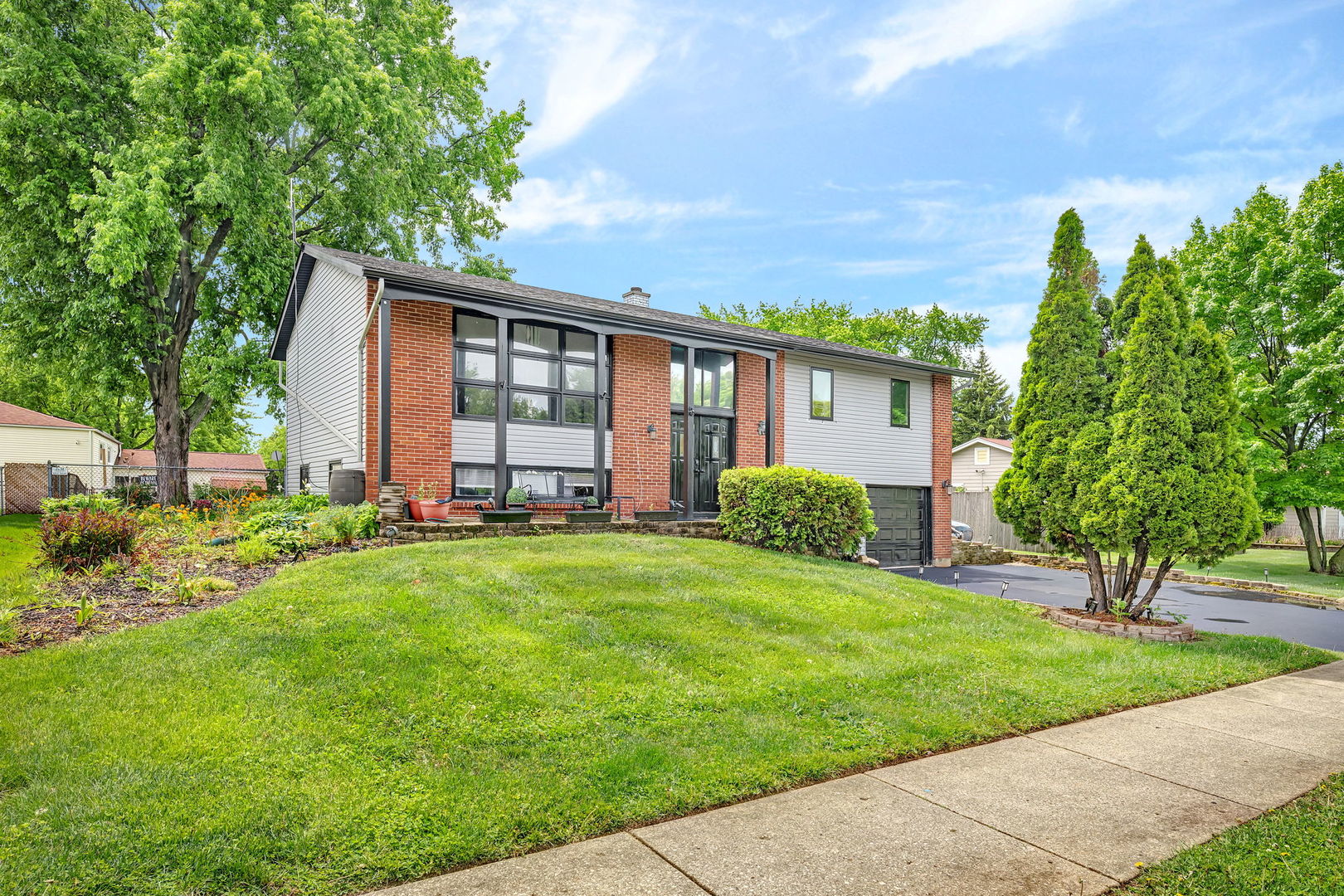 551 Falconridge Way Bolingbrook IL 60440