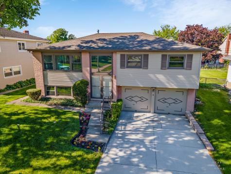 632 Polynesian Drive Des Plaines IL 60016