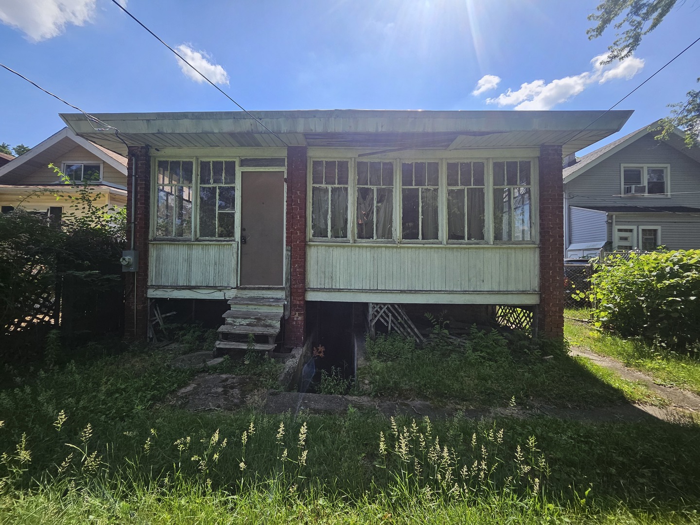 8028 South Bennett Avenue Chicago IL 60617