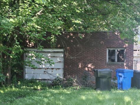 8028 South Bennett Avenue Chicago IL 60617