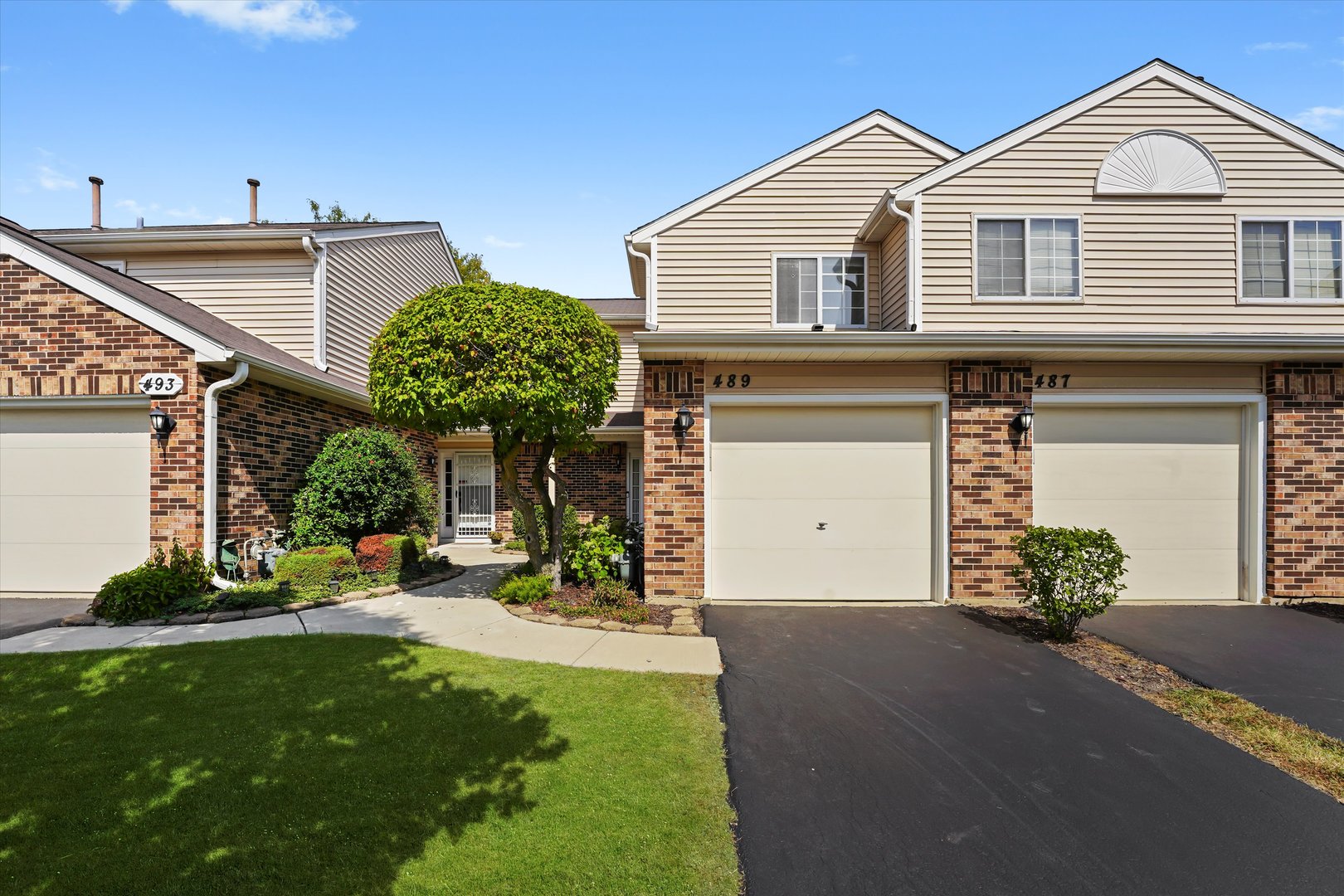 489 Canterbury Drive Carol Stream IL 60188