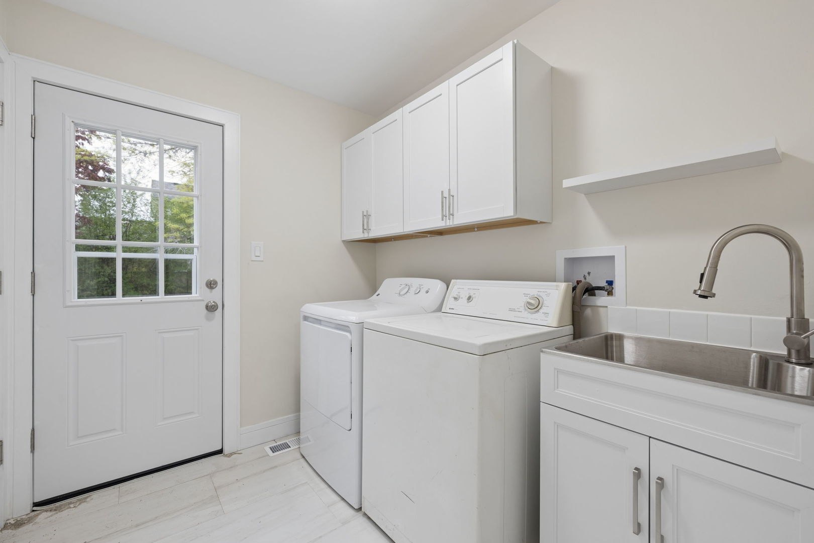 904 Iroquois Avenue Naperville IL 60563