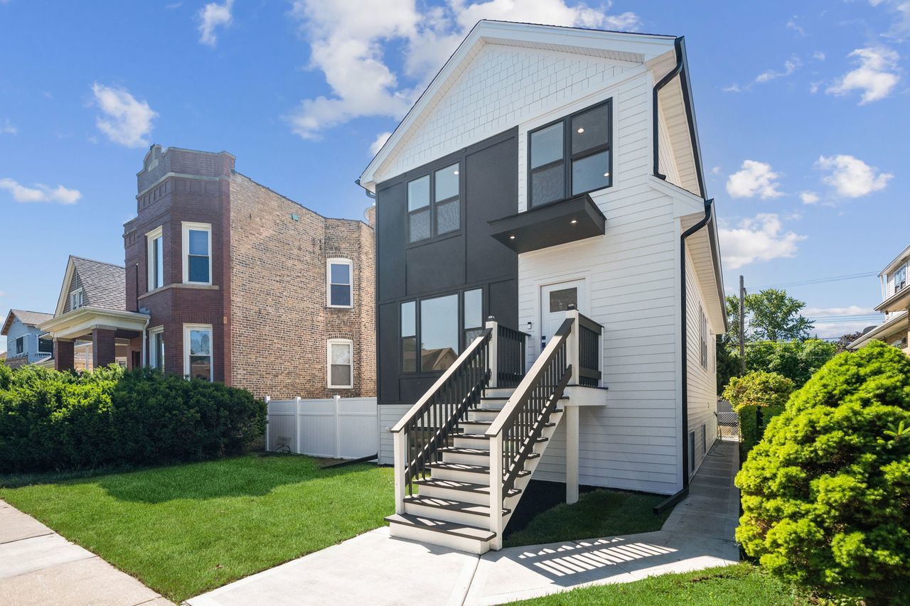 5725 West Byron Street Chicago IL 60634