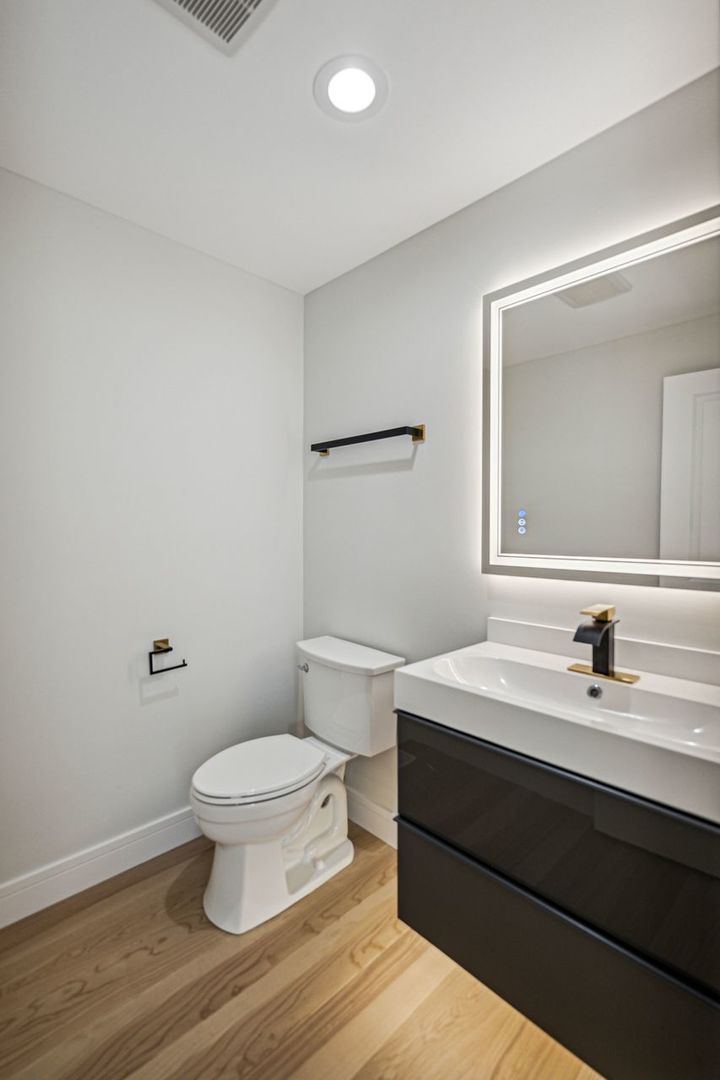 5725 West Byron Street Chicago IL 60634