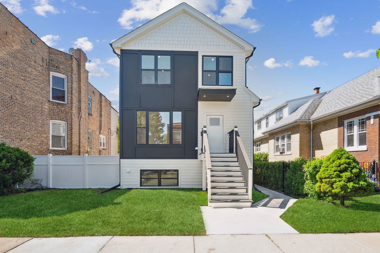5725 West Byron Street Chicago IL 60634