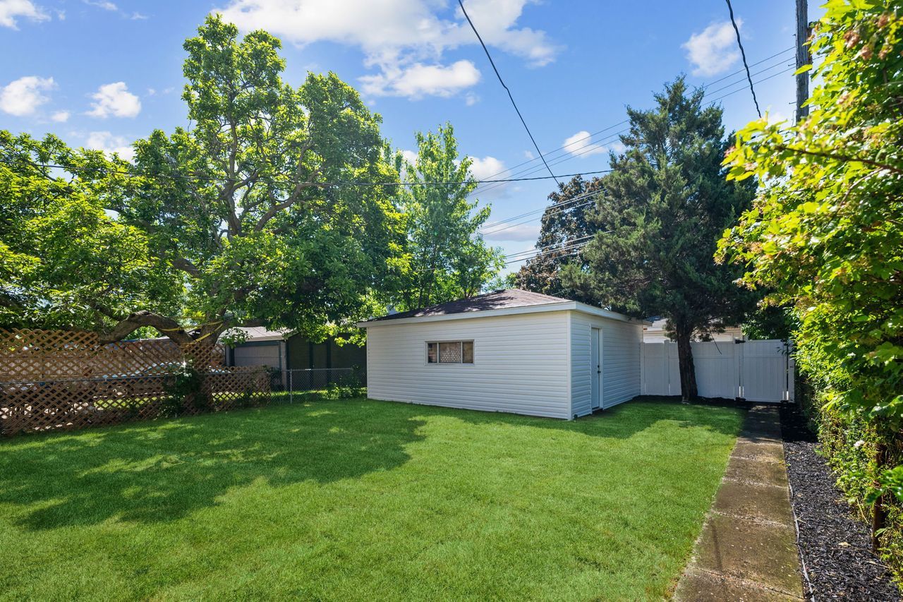 5725 West Byron Street Chicago IL 60634