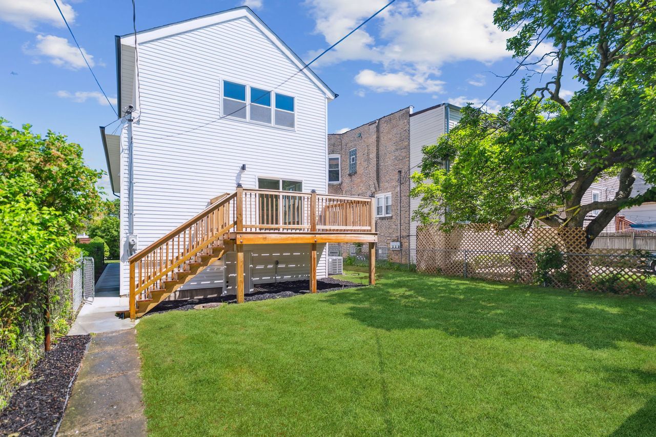 5725 West Byron Street Chicago IL 60634