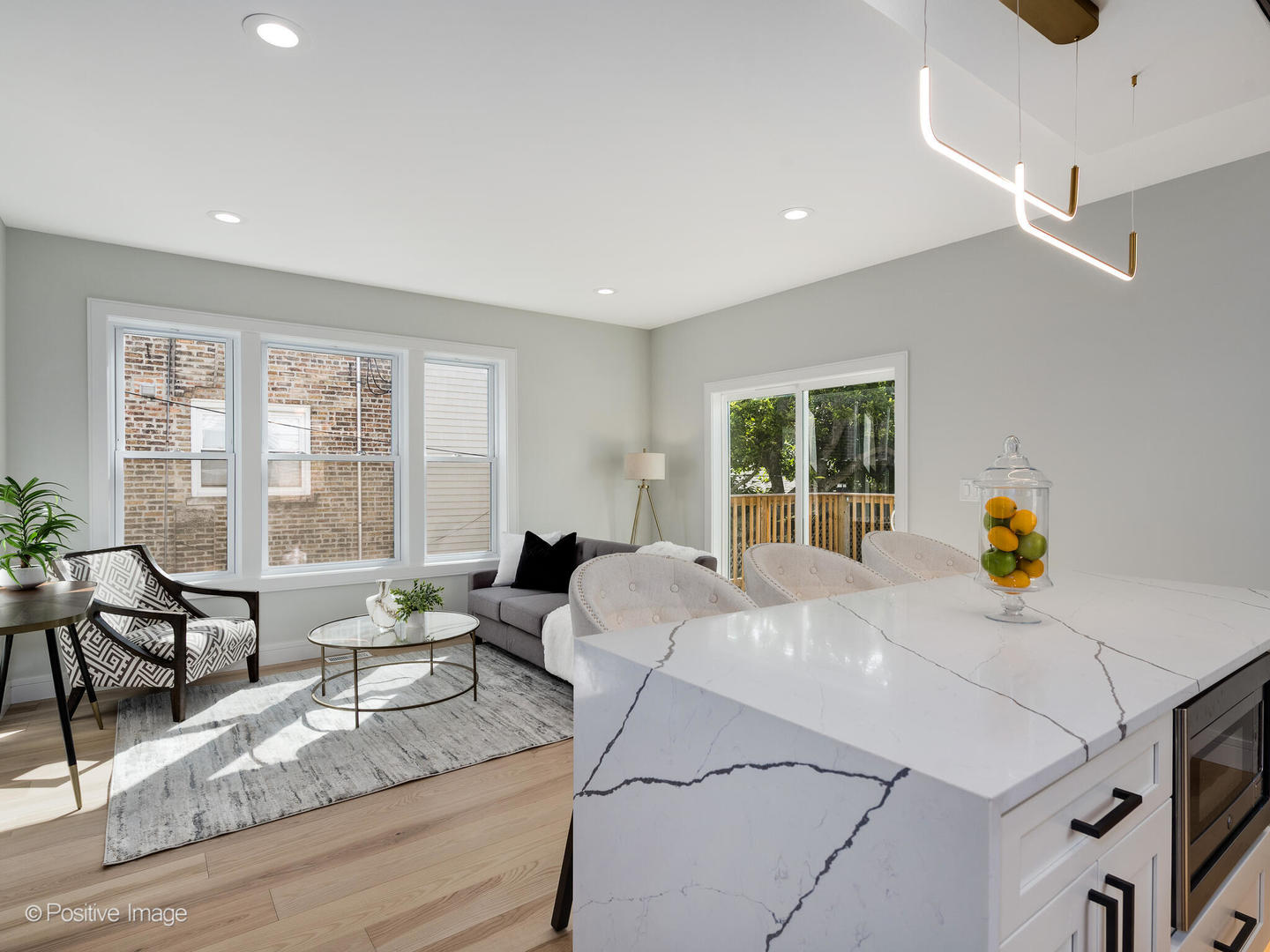 5725 West Byron Street Chicago IL 60634
