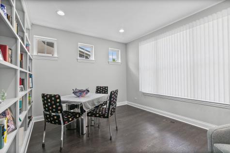 2832 Parkside Circle Glenview IL 60026