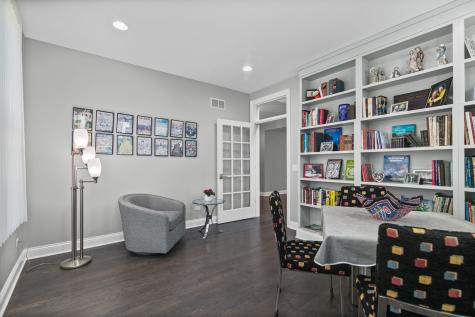 2832 Parkside Circle Glenview IL 60026