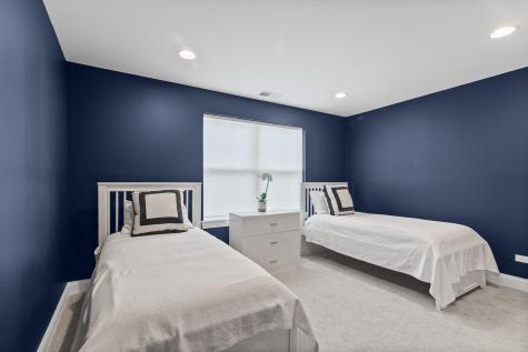 2832 Parkside Circle Glenview IL 60026