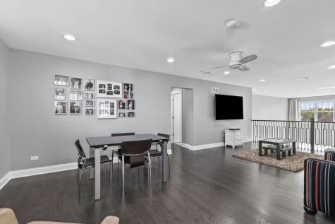 2832 Parkside Circle Glenview IL 60026