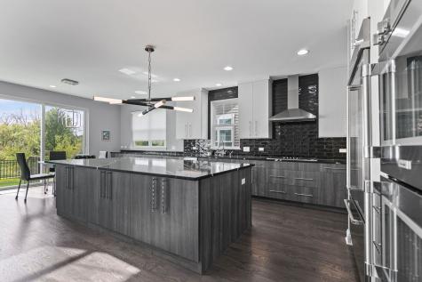 2832 Parkside Circle Glenview IL 60026