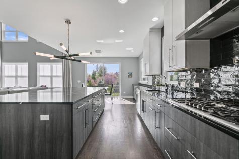 2832 Parkside Circle Glenview IL 60026