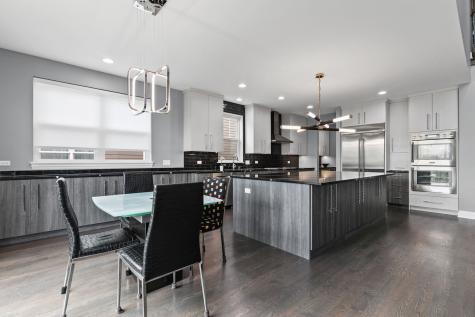 2832 Parkside Circle Glenview IL 60026