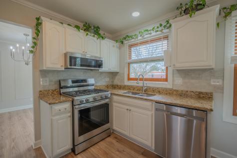 106 South Elroy Avenue Bartlett IL 60103