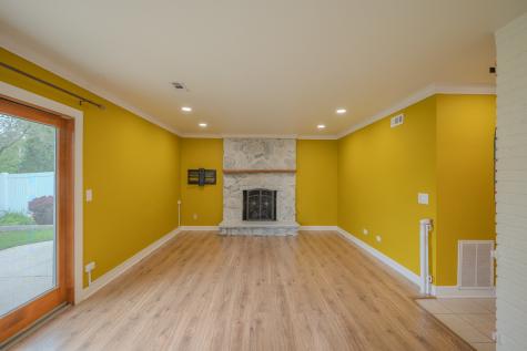 106 South Elroy Avenue Bartlett IL 60103