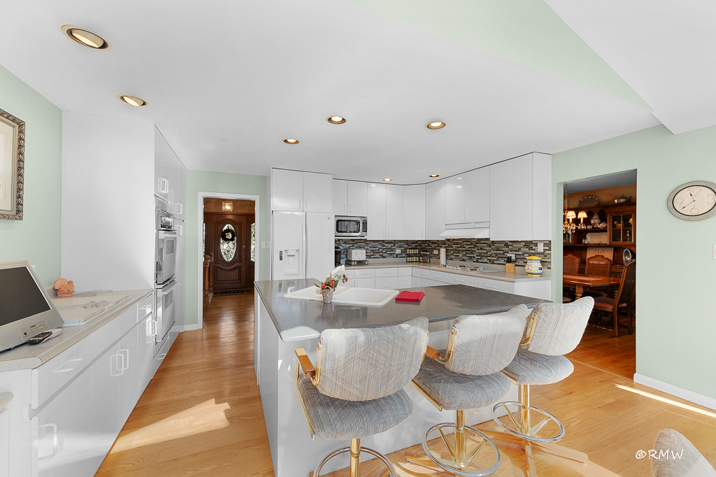 1155 West Westwood Trail Addison IL 60101