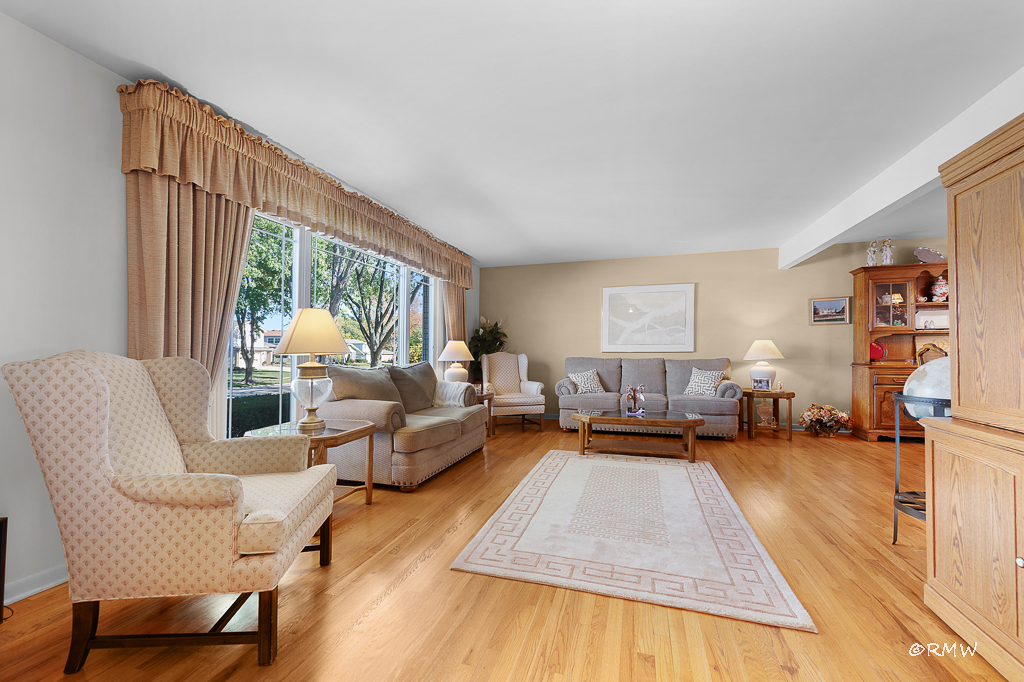 1155 West Westwood Trail Addison IL 60101