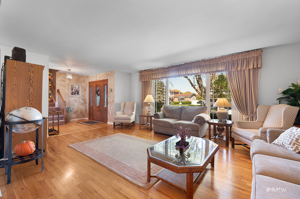 1155 West Westwood Trail Addison IL 60101