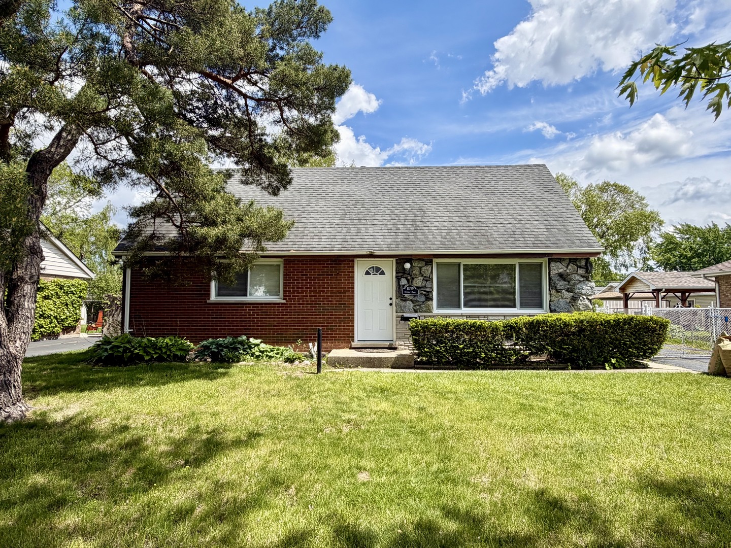 8719 Olympic Drive Bridgeview IL 60455