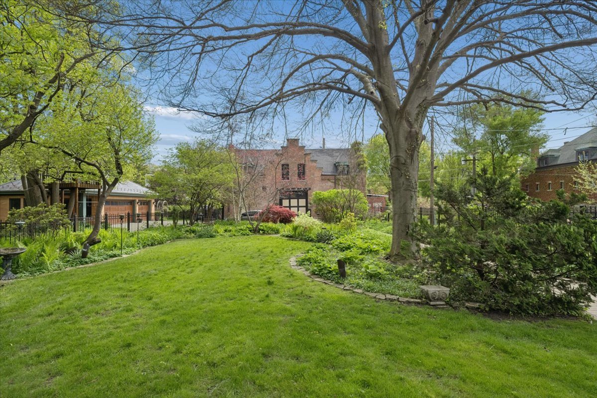 4923 South Greenwood Avenue Chicago IL 60615