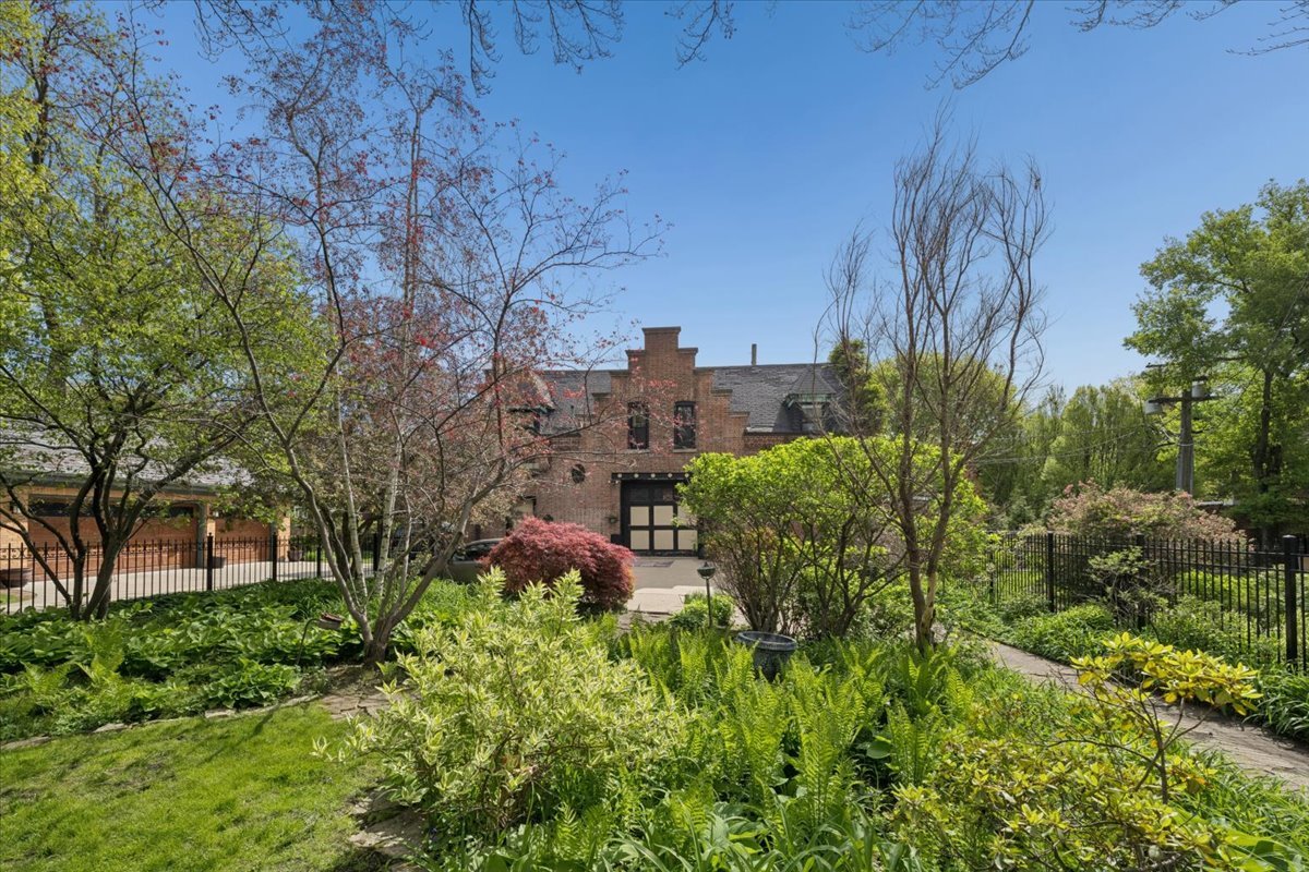 4923 South Greenwood Avenue Chicago IL 60615