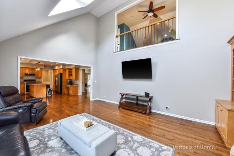 581 Tanager Lane West Chicago IL 60185