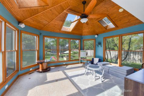 581 Tanager Lane West Chicago IL 60185