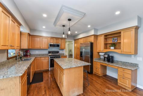 581 Tanager Lane West Chicago IL 60185