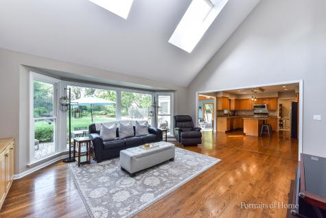 581 Tanager Lane West Chicago IL 60185