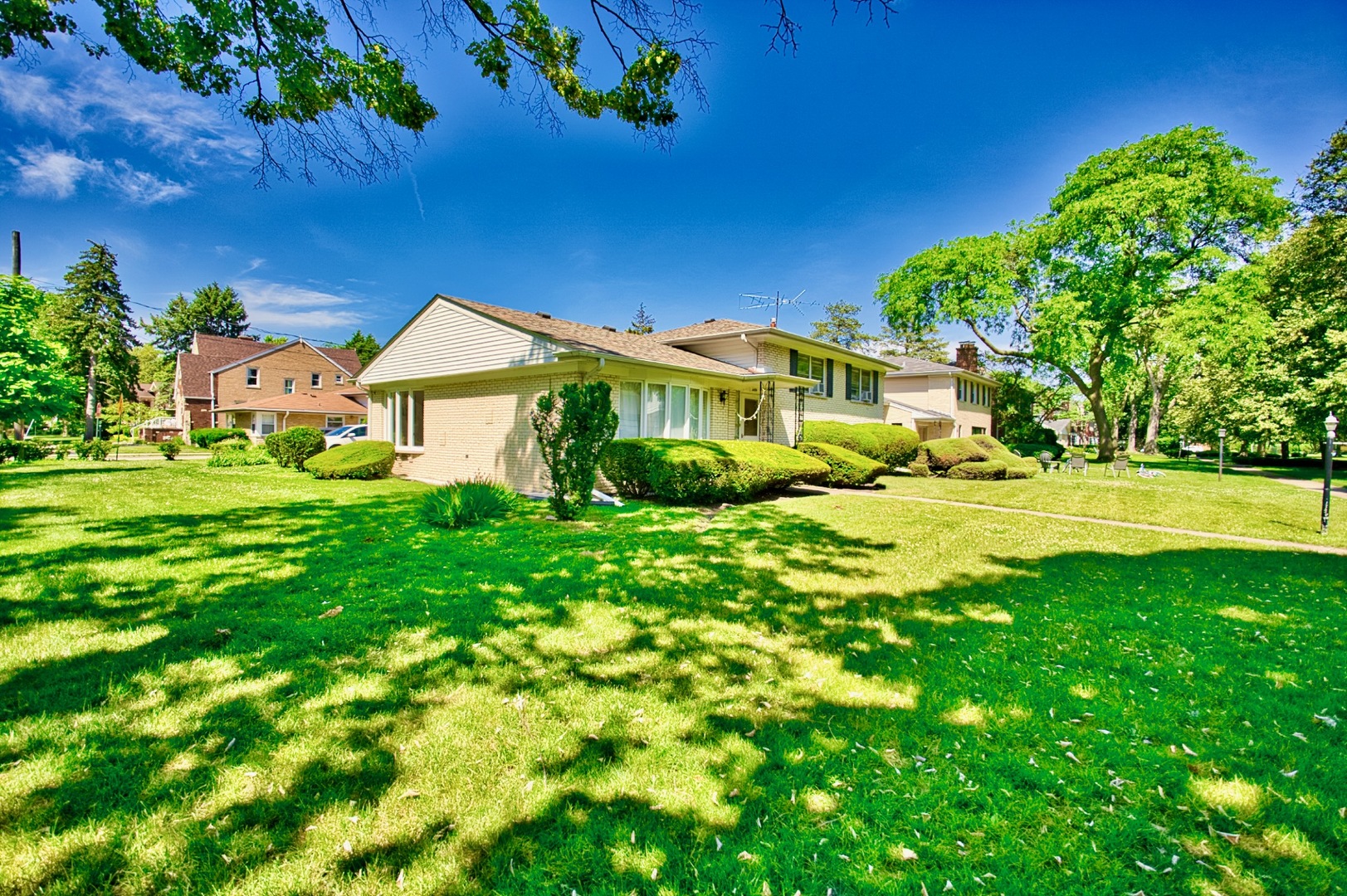 4454 Concord Lane Skokie IL 60076
