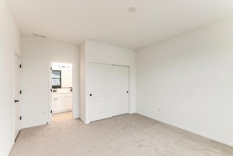 426 Comstock Road South Elgin IL 60177