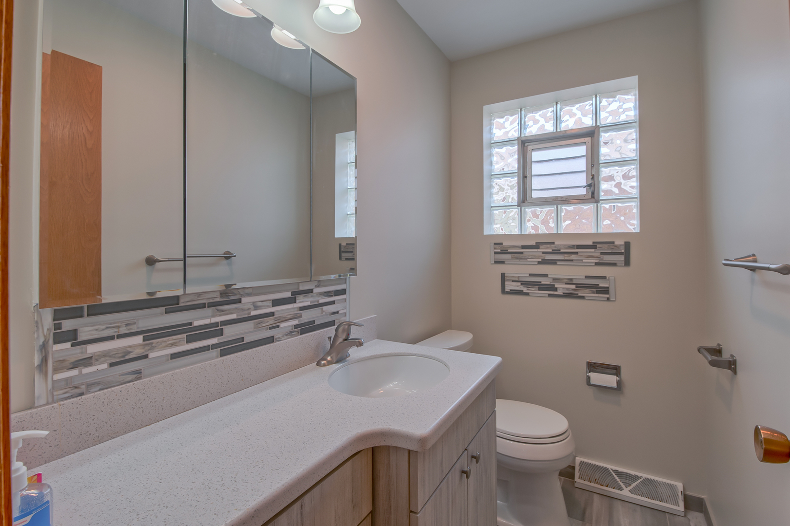 6651 North Oconto Avenue Chicago IL 60631