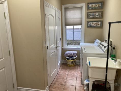 8619 West Sunset Road Niles IL 60714