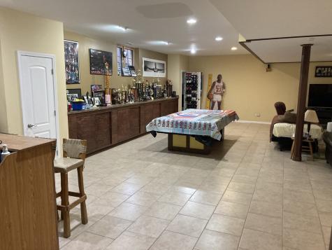 8619 West Sunset Road Niles IL 60714
