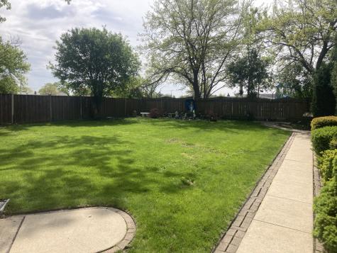 8619 West Sunset Road Niles IL 60714