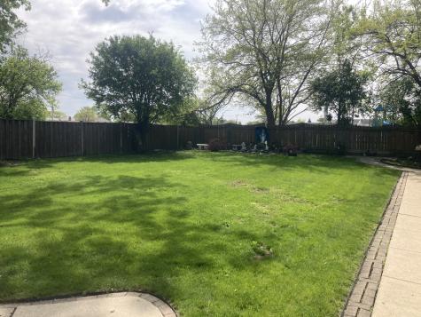 8619 West Sunset Road Niles IL 60714