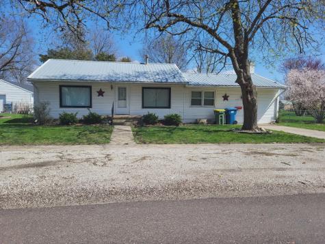 405 South Grove Street Colfax IL 61728
