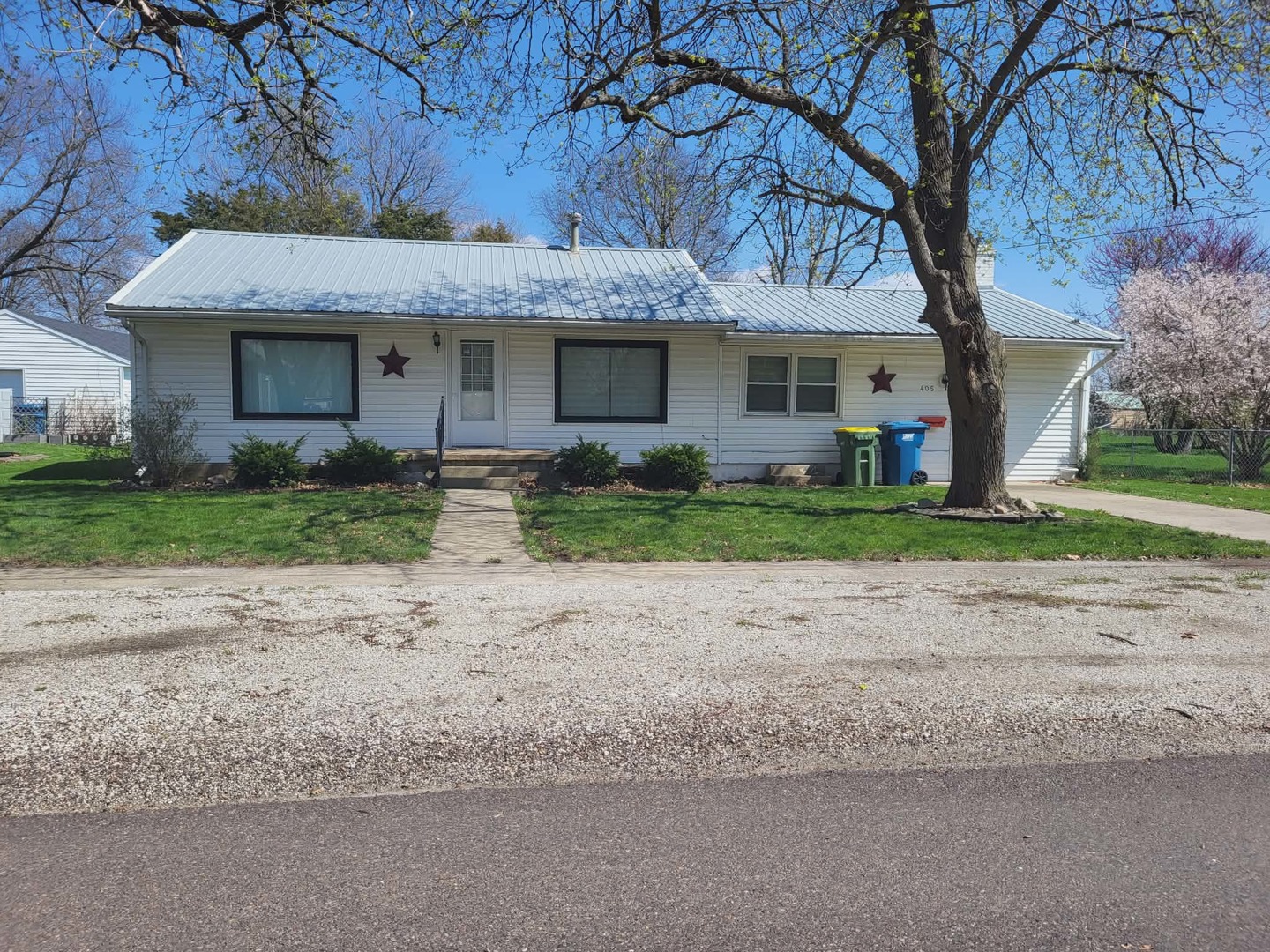 405 South Grove Street Colfax IL 61728